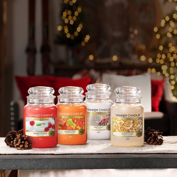Yankee Candle Duftkerze im Glas (groß) | Cherries on Snow | Brenndauer bis zu 150 Stunden
