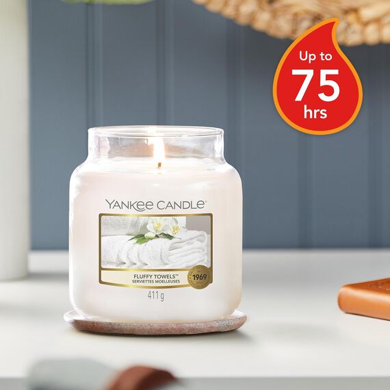 Yankee Candle Duftkerze im Glas (mittelgroß) | Fluffy Towels | Brenndauer bis zu 75 Stunden
