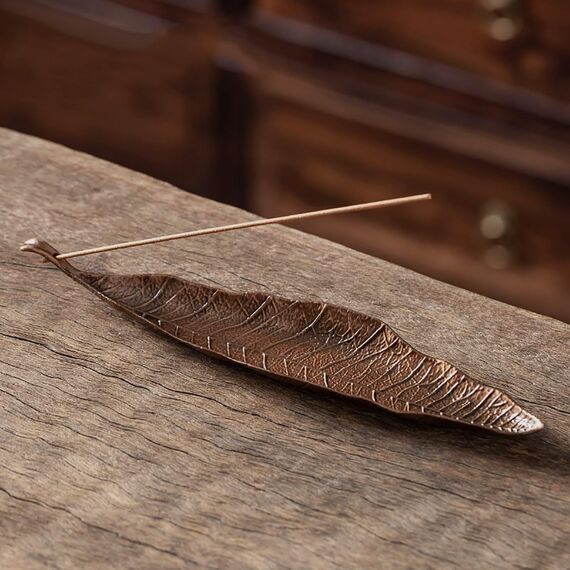 LLMtn 2 Stück Bronze Räucherstäbchenhalter Metall Blätter, Räucherstäbchenbrenner Ash Catcher,Asche Geeignet für Räucherstäbchen,ideal für die Inneneinrichtung,Meditation,Yoga,Inklusive Mini-Besen