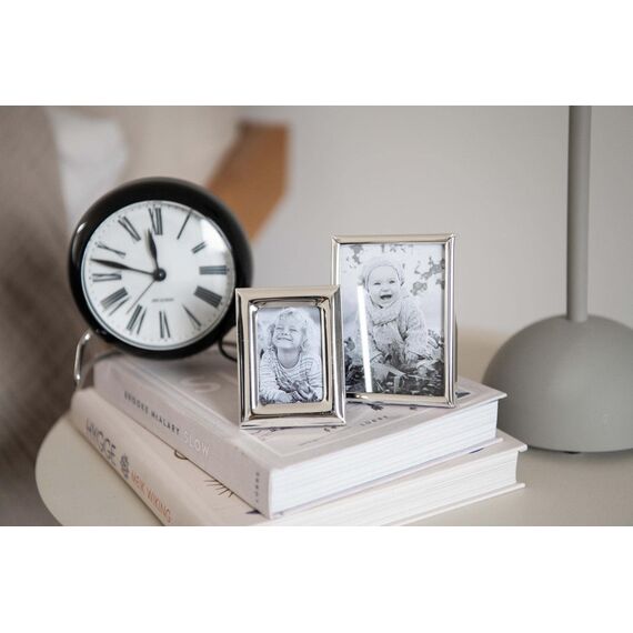 EDZARD Bilderrahmen Genua für Foto 6 x 9 cm, edel versilbert, anlaufgeschützt, mit Samtrücken, Fotorahmen zum Stellen