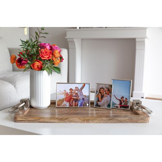 EDZARD Bilderrahmen Genua für Foto 13 x 18 cm, edel versilbert, anlaufgeschützt, mit Samtrücken, inkl. 2 Aufhängern, Fotorahmen zum Stellen und Hängen