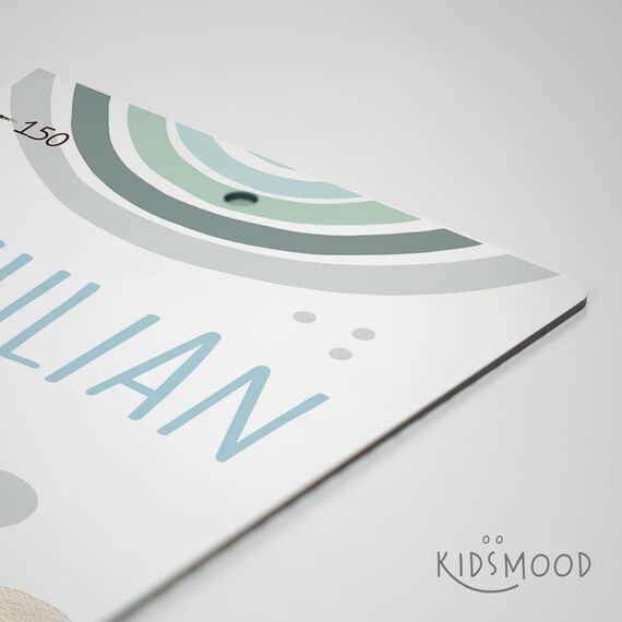 Kidsmood - Personalisierte Messlatte Kinder aus Aluverbund – Hochwertige Messleiste & Wand-Deko für Kinderzimmer mit fröhlichem Regenbogen – Tolles Taufgeschenk für Mädchen & Jungen - Skala 65-140cm