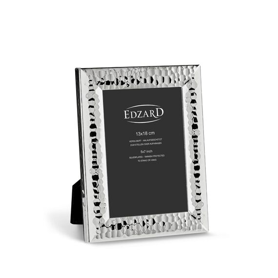 EDZARD Bilderrahmen Gubbio für Foto 13 x 18 cm, edel versilbert, anlaufgeschützt, mit Samtrücken, mit 2 Aufhängern, Fotorahmen zum Stellen oder Hängen