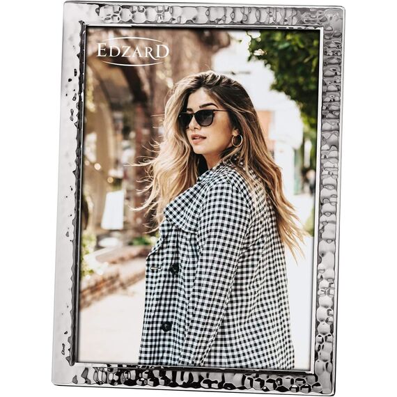 EDZARD Bilderrahmen Pavia für Foto 20 x 30 cm, ca. DIN A4, gehämmert, edel versilbert, anlaufgeschützt, Samtrücken, 2 Aufhänger, Silber Fotorahmen zum Stellen oder Hängen