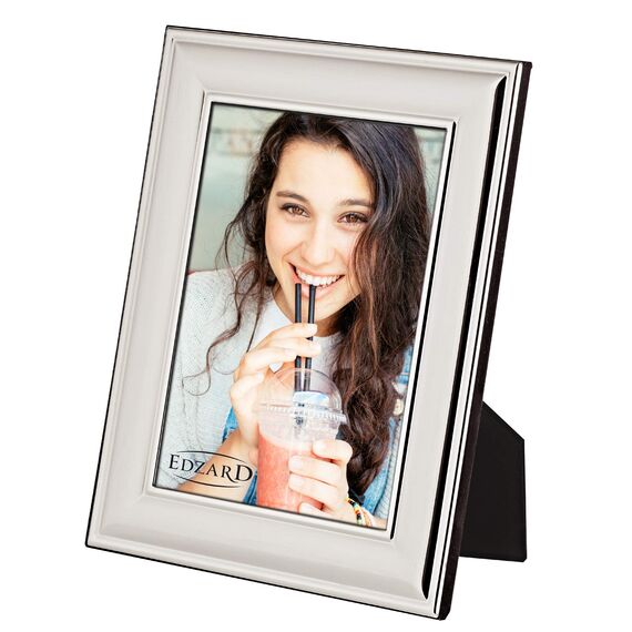 EDZARD Bilderrahmen Sunset für Foto 13 x 18 cm, edel versilbert, anlaufgeschützt, mit Samtrücken, inkl. 2 Aufhängern, Fotorahmen zum Stellen und Hängen