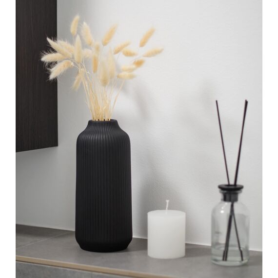 flature Keramik Vase mit Rillen - für Pampasgras als Boho Deko, kleine Vase Schwarz Matt 21cm hoch für Flowers, Wohnungsdeko für frische Blumen, Trockenblumen, Esstisch, Büro (Gr.M)