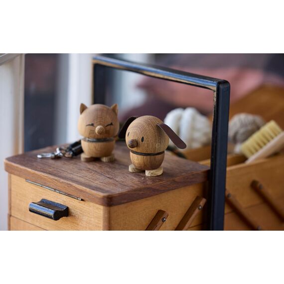 Hoptimist Tier, Hund, Holzdeko, Wackelfigur & Glücksbringer aus Holz, Skandinavisch, Deko Wohnzimmer, Büro & Schreibtisch, Tolle Kleine Geschenke, 5,5 x 5,9 x 7,3 cm, Small, Oak