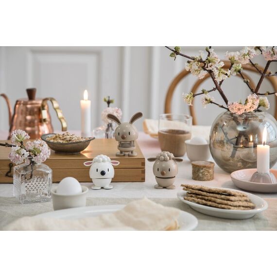 Hoptimist Lamm, Osterdeko, Niedliche Tischdeko zu Ostern, Kleine Ostergeschenke Erwachsene, Frühlingsdeko Innen, 7,2 x 5,8 x 7,4 cm, Latte