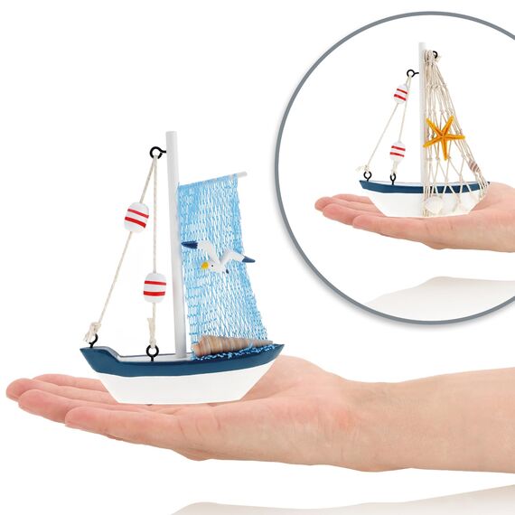 com-four® Maritimes Deko Schiff aus Holz - Fischkutter mit Fischernetz und Muscheln - Holzschiff zur Dekoration - Nautische Deko Segelboot (2 Stück Segelboot - blau/weiß/rot)