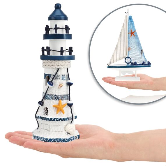 com-four® 2-teiliges maritimes Deko-Set - Dekoratives Holz-Segelschiff 27 cm und Leuchtturm 23 cm für EIN maritimes Ambiente in Ihrem Zuhause (2 Stück Leuchtturm/Segelboot - weiß/blau)
