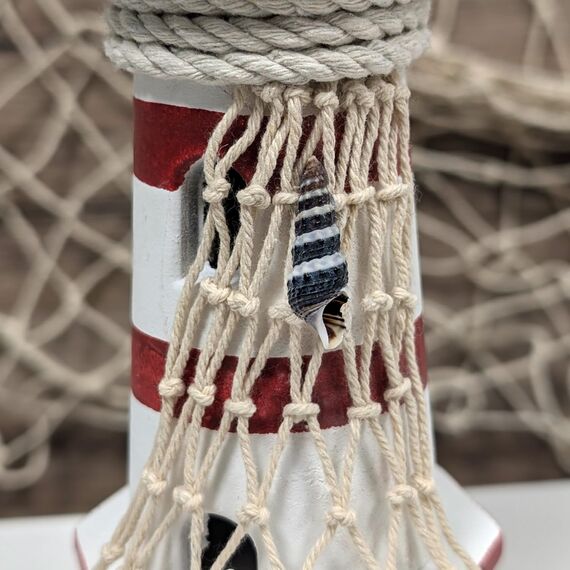 com-four® 2-teiliges maritimes Deko-Set - Dekoratives Holz-Segelschiff 27 cm und Leuchtturm 23 cm für EIN maritimes Ambiente in Ihrem Zuhause (2 Stück Leuchtturm/Segelboot - blau/rot)