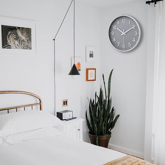 HZDHCLH 30cm Lautlos Wanduhr Schleichende Sekunde mit Arabisch Ziffer ohne Ticken für Dekoration Wohnzimmer, Küche, Büro, Schlafzimmer (Grau Weiß)