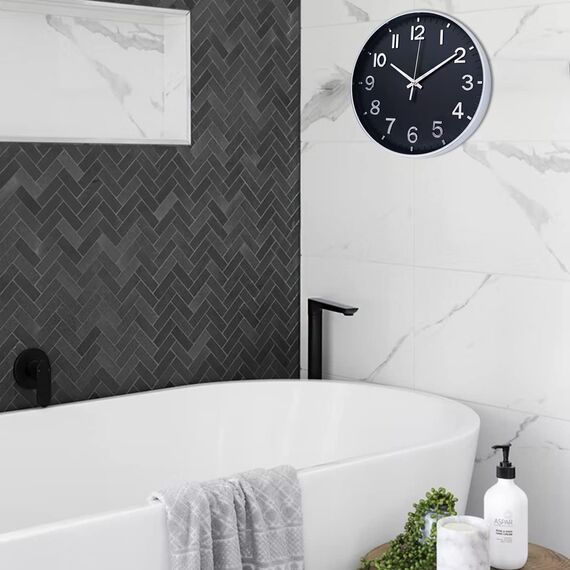 HZDHCLH 30cm Lautlos Wanduhr Schleichende Sekunde mit Arabisch Ziffer ohne Ticken für Dekoration Wohnzimmer, Küche, Büro, Schlafzimmer（Schwarzes Silber）