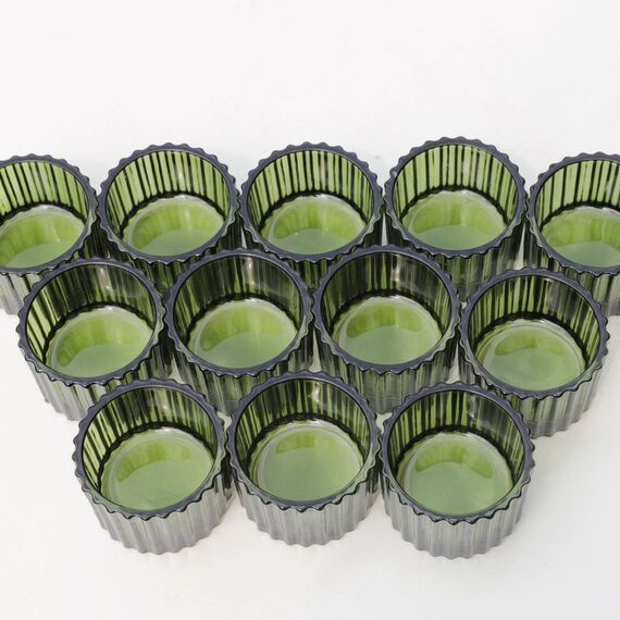 Vohocandle grüne Teelichthalter Glas Wiege Geripptes Design, 24 Stück Teelichtgläser klein für Weihnachten, Vintage Teelichtglas für Hochzeit, Heimdekoration und Geburtstagsfeier(5 cm x 3,5 cm)