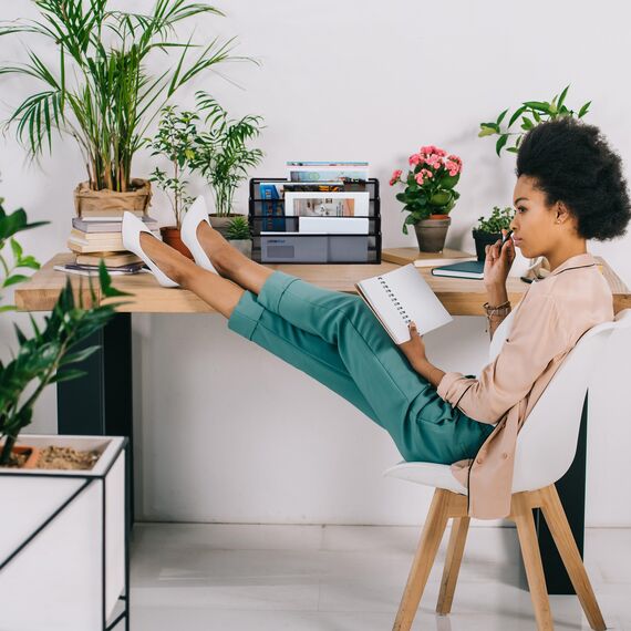 Relaxdays Zeitschriftenhalter Metall, 4 Fächer, Dokumentenablage Büro, HBT: 26x45x18 cm, Magazinhalter, Briefe, schwarz