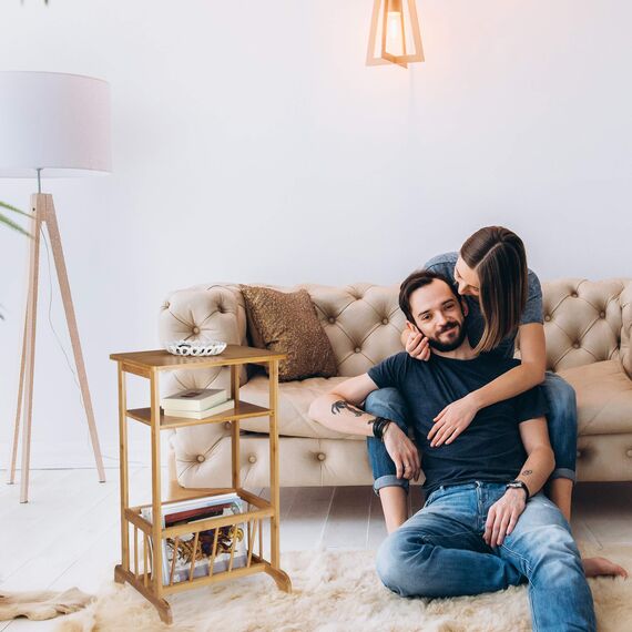 Relaxdays Beistelltisch mit Zeitungsständer, Bambus, Robust, 2 Ablagen, H x B x T: 71,5 x 44,5 x 37 cm, natur