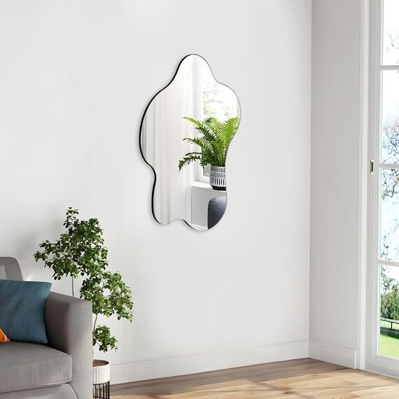 Muzilife Asymmetrischer Rahmenloser Spiegel zum Aufhängen, 58 x 82cm Unregelmäßiger Großer Wandspiegel mit MDF-Rückwand, Dekorativer Ganzkörperspiegel für Wand Wohnzimmer Bad Flur Eingang, Deko