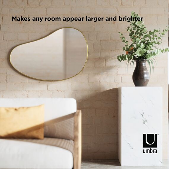 Umbra Hubba Pebble Wandspiegel - Organisch geformter Dekospiegel für Diele, Badezimmer, Wohnzimmer und Mehr, 61x91cm, Messing