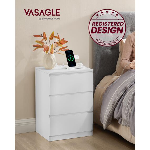 VASAGLE Kailyn Kollektion - Nachttisch mit Steckdosenleiste, Beistelltisch, 3 Schubladen, 2 AC-Steckdosen, 2 USB-A-Anschlüsse, modern, wolkenweiß LET631W14