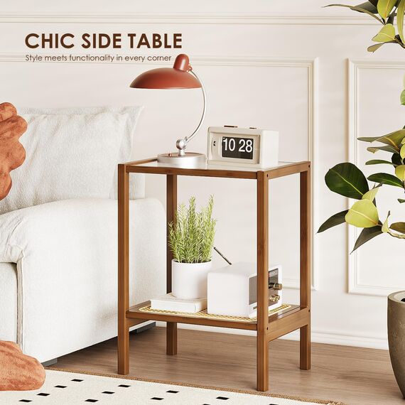 Bamworld Rattan Beistelltisch Wohnzimmer Glasstop Nachttisch Boho Beistelltisch 2-stöckig mit Stauraum Mid Century Moderner Nachttisch für kleine Räume schmaler Couchtisch Bambus