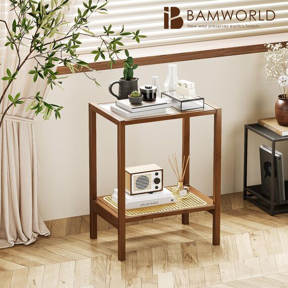 Bamworld Rattan Beistelltisch Wohnzimmer Glasstop Nachttisch Boho Beistelltisch 2-stöckig mit Stauraum Mid Century Moderner Nachttisch für kleine Räume schmaler Couchtisch Bambus