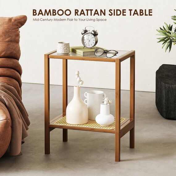 Bamworld Rattan Beistelltisch Wohnzimmer Glasstop Nachttisch Boho Beistelltisch 2-stöckig mit Stauraum Mid Century Moderner Nachttisch für kleine Räume schmaler Couchtisch Bambus