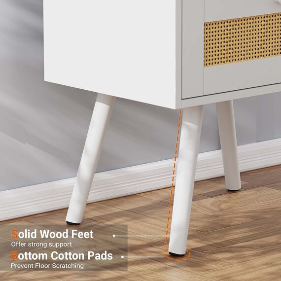 SUPERJARE Nachttisch mit Ladestation & Rattanähnliche Dekorschublade, Rattan-Beistelltisch mit Massivholzfüßen, Bett-Beistelltisch mit offenem Stauraum, für Schlafzimmer, Wohnzimmer, Schlafsaal - Weiß