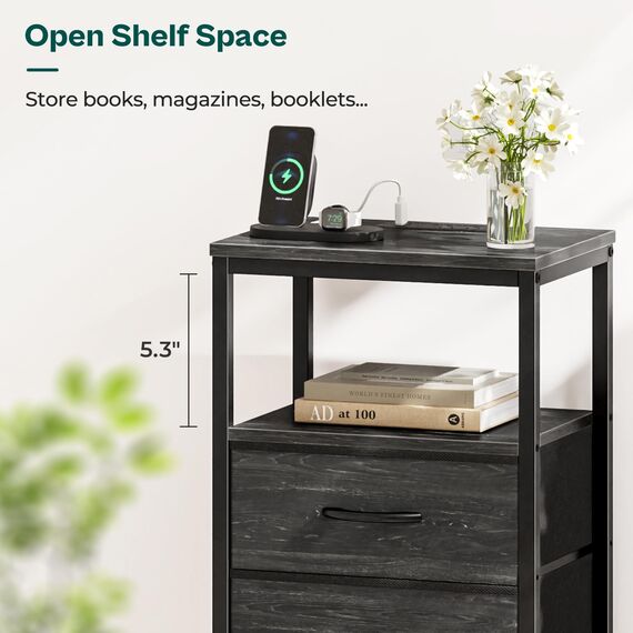Huuger Nachttisch mit Ladestation, 27,6 Zoll Beistelltisch Nachttisch mit USB-Anschlüssen und Steckdosen, Nachttisch für Schlafzimmer, Stoffschubladen, Holzkohleschwarz Holzmaserung Druck
