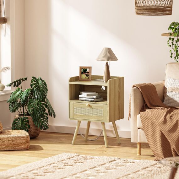 SUPERJARE Nachttisch mit Ladestation & Rattanähnlicher Deko-Schublade, Rattan-Beistelltisch mit Massivholzfüßen, Bett-Beistelltisch mit offenem Stauraum, für Schlafzimmer, Schlafsaal,Natur