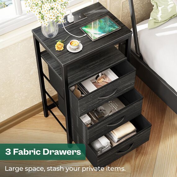 Huuger Nachttisch mit Ladestation, 27,6 Zoll Beistelltisch Nachttisch mit USB-Anschlüssen und Steckdosen, Nachttisch für Schlafzimmer, Stoffschubladen, Holzkohleschwarz Holzmaserung Druck