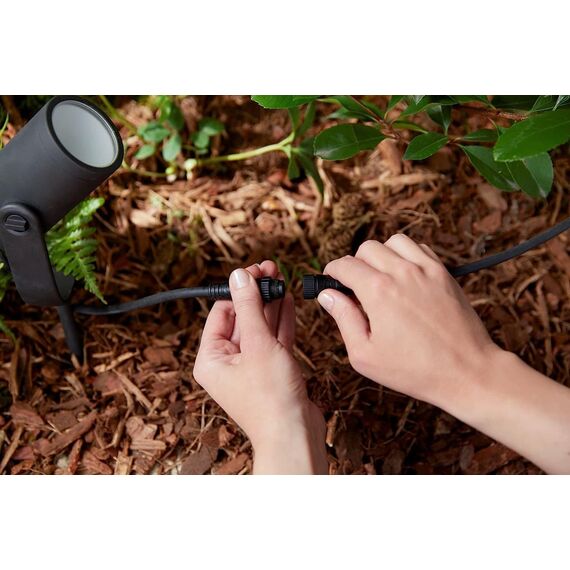 Philips Hue White & Color Ambiance Lily Gartenspot Standard Set mit 40W Netzteil (590 lm), dimmbare Außenleuchte mit 16 Millionen Farben, smarte Lichtsteuerung über Sprache oder App, schwarz, 4er Pack