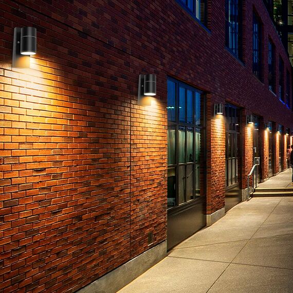 Unikcst LED Wandlampe mit Dämmerungsschalter Aussen IP44 Wandleuchte Schwarz mit Lichtsensor Aussenlampe 230V inkl. 1x 5W GU10 Warmweiß Glühbirne,1 Stück