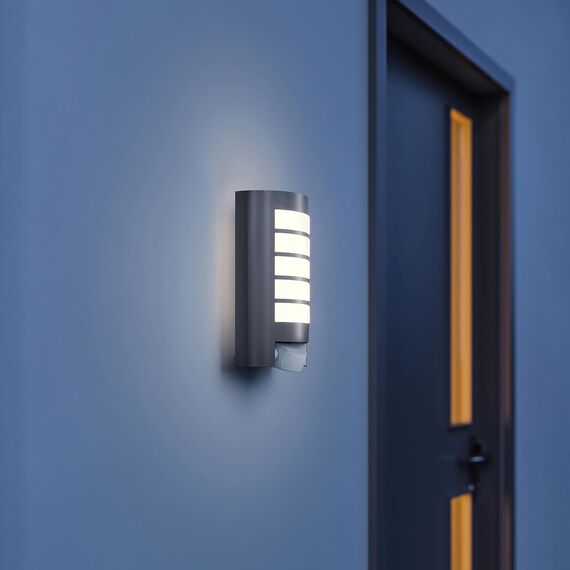 Steinel Außenleuchte L 12 S anthrazit, 180° Bewegungsmelder, Dämmerungssensor, Alu-Blende, E27, Max. 60W Wandleuchte, 27.2 x 15.5 x 10.8 cm