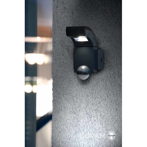 OSRAM Noxlite Spot LED Außenlampe mit Bewegungsmelder und Dämmerungssensor/Kühlkörper aus hochwertigem Aluminium / 8W, 6000K - kaltweiß, anthrazit