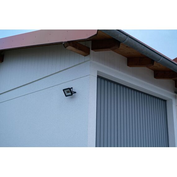 Brennenstuhl LED Strahler JARO 4060 / LED-Leuchte 30W für außen (LED-Außenstrahler zur Wandmontage, LED-Fluter 3450lm aus Aluminium, IP65), Schwarz