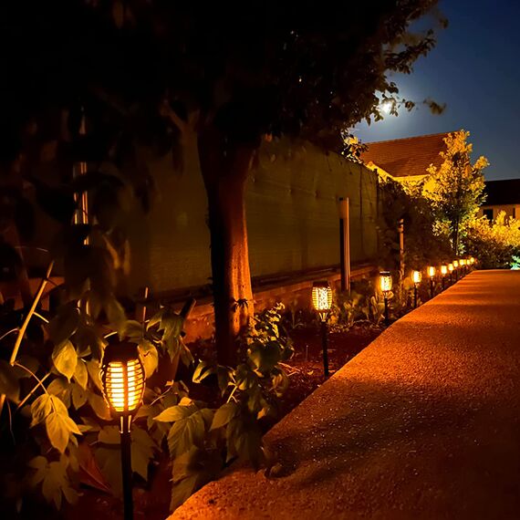 NEXVIN 8 Stück Solarlampen für Außen Garten, Halloween Deko Solar Fackeln mit Realistischer Flammeneffekt, IP65 Wetterfest Solarleuchten Gartenfackeln Solarfackeln für Außen, Hinterhöfe, Gärten, Rasen