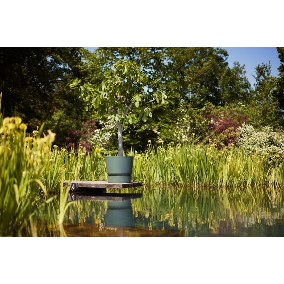 elho Greenville rund 55 cm – großer Blumentopf für den Außenbereich – inklusive Wasserreservoir – 100% recycelter Kunststoff - Grün/Laubgrün