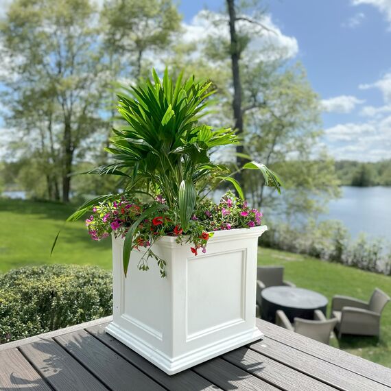 Mayne 5825W Fairfield Terrassen-Übertopf, Weiß, 50,8 cm