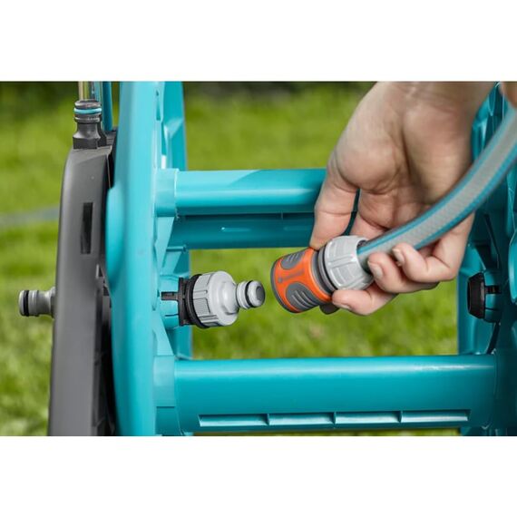 Gardena CleverRoll M: Schlauchwagen mit bis zu 60 m Kapazität, besonders standfest, mit Clip zur Spritzen-Aufbewahrung, Nachtropfstopp, Kurbelseite frei wählbar (18511-20)