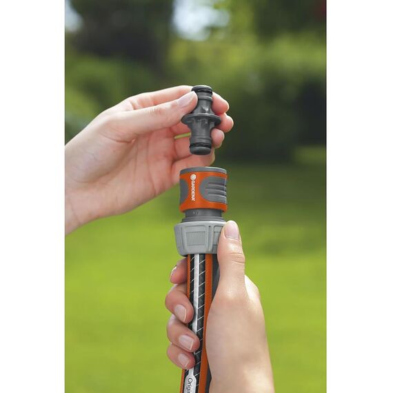 Gardena Kupplung: Verbindungsteil zur sicheren Schlauchverbindung, Verbindung zweier Schläuche zur Verlängerung, zum Übergang von 19 mm (3/4)- auf 13 mm (1/2)-Schläuche, verpackt (2931-20)