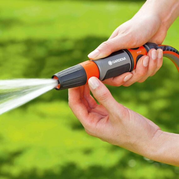 Gardena Grundausstattung mit Anschlussteilen für 13 mm (1/2 Zoll)- und 15 mm (5/8 Zoll)-Schläuche: Wasserhahn Anschluss-Set mit Reinigungsspritze (18291-20)