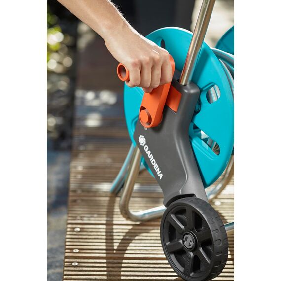 Gardena CleverRoll S Set: Schlauchwagen mit 20 m Classic-Schlauch und Spritze, Nachtropfstopp, Kurbelseite frei wählbar (18502-20)