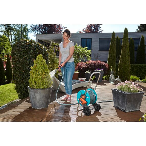 Gardena CleverRoll S Set: Schlauchwagen mit 20 m Classic-Schlauch und Spritze, Nachtropfstopp, Kurbelseite frei wählbar (18502-20)