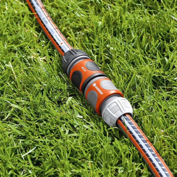 Gardena Kupplung: Verbindungsteil zur sicheren Verbindung zweier Schläuche, auch zum Übergang von 19 mm (3/4 Zoll)- auf 13 mm (1/2 Zoll)-Schläuche (931-50)