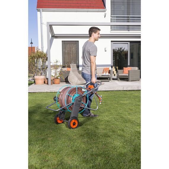 Gardena Metall Schlauchwagen 100: Stabile, beschichtete Schlauchtrommel, abgewinkelter Schlauchanschluss, Nachtropfstopp, Max. 100 m 1/2 Zoll, 80 m 5/8 Zoll, 50 m 3/4 Zoll, 25 m 1 Zoll (2674-20)