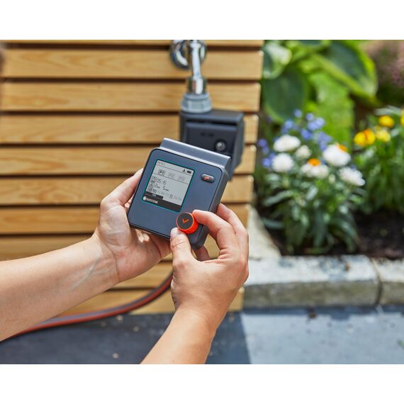 Gardena Bewässerungssteuerung Select: Automatische und zeitsparende Bewässerung, Flexible Bewässerung Dank 3 Zeitplänen, Water Now-Funktion (1891-20)