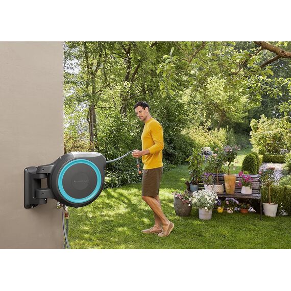 Gardena Wand-Schlauchbox RollUp M/L (türkis) 25 m: flexible Bewässerung für mittelgroße bis große Gärten, Schwenkbare, inkl. 25 m Qualitätschlauch und Montagehilfe (18620-20)