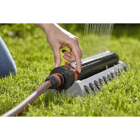 Gardena 1975-U Vollständig verstellbarer oszillierender Sprinkler, für flexible, auslaufsichere und präzise Bewässerung, kompatibel mit jeder Schlauchmarke, Grau, 3900 Sq. Ft.
