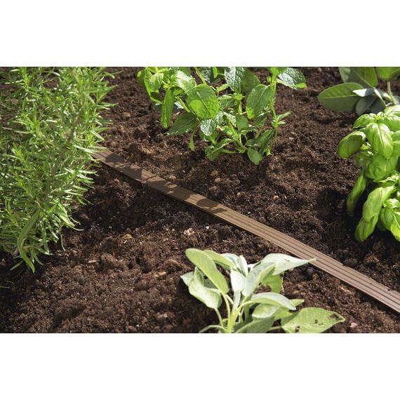 Gardena Schlauch-Regner: Feiner Sprühregner für die Bewässerung länglicher, schmaler Zonen, Länge 15 m, anschlussfertig ausgestattet, braun, individuell verkürz- oder verlängerbar (1999-20)