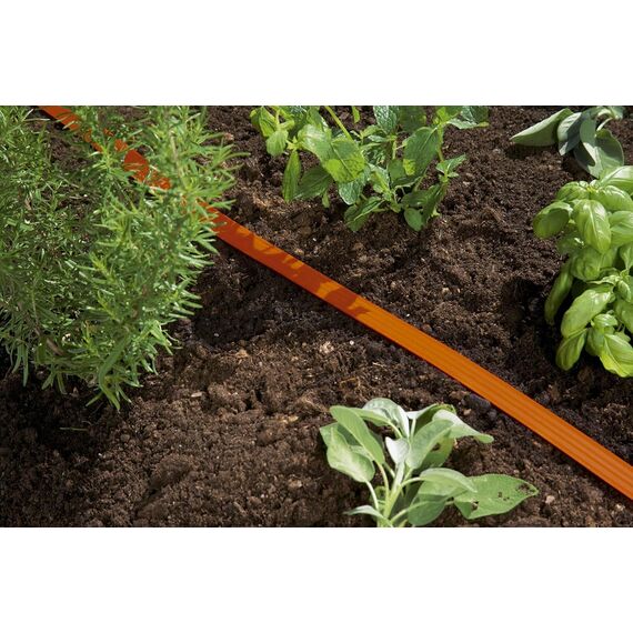 Gardena Schlauch-Regner: Sprühregner für schmale Beete und Zonen, pflanzenschonender feiner Sprühnebel, passend zu vielen Anschlüssen, Längenanpassung möglich, 15m, orange (996-20), Standard